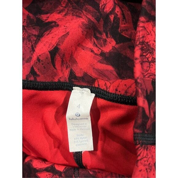 Lululemon Red and Black Floral Yoga Pants Leggings Size 4 - Picture 3 of 3